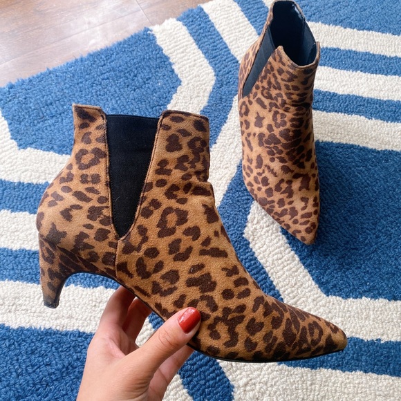 🐆 WILD DIVA LEOPARD PRINT BLACK TAN ANKLE BOOTIES! - Picture 4 of 12